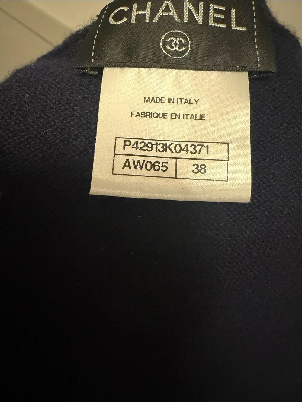 Chanel 100% Cashmere Navy Blue Cape Sleeve V-Neck Top Sweater Size 38 P42913